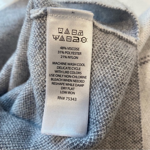 Tahari Mock Neck Window Pane Sweater Small Gray - Picture 9 of 10